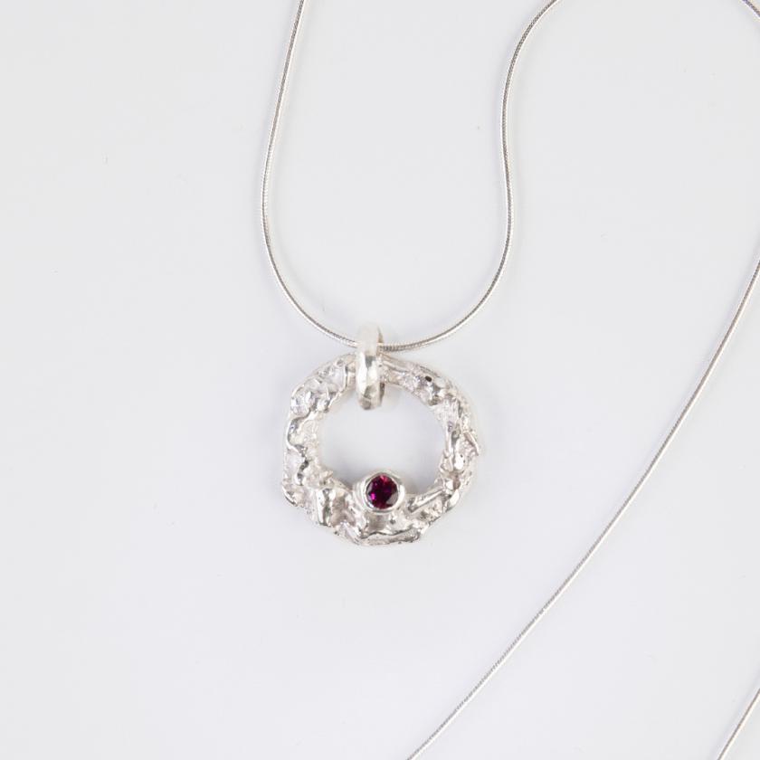 TERRA ROND Rhodolite necklace