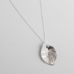 Ogrlica ASH LEAF sjajna mala