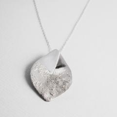 Ogrlica ASH LEAF sjajna mala